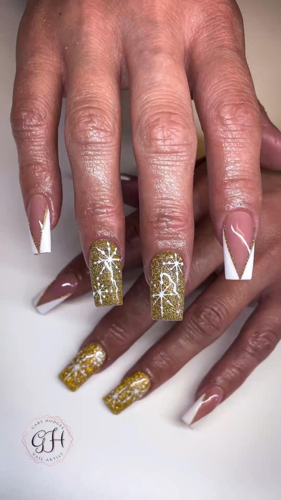 Gold with SNOWFLAKES ❄️ Link in my bio for more @GabyHodgesNails.