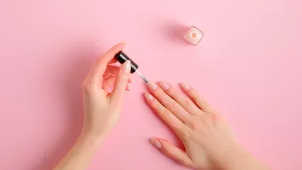 Tips That Will Make Painting Your Nails With Your Non-Dominant Hand A Breeze