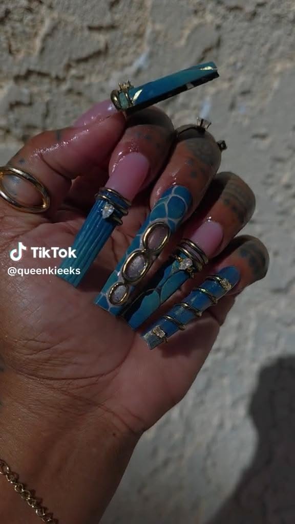 Custom made press on nails 💅🏾