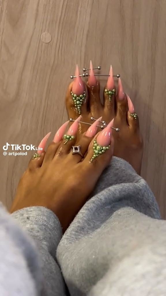 Dragon claw acrylic toenails pedicure! 👀‼️