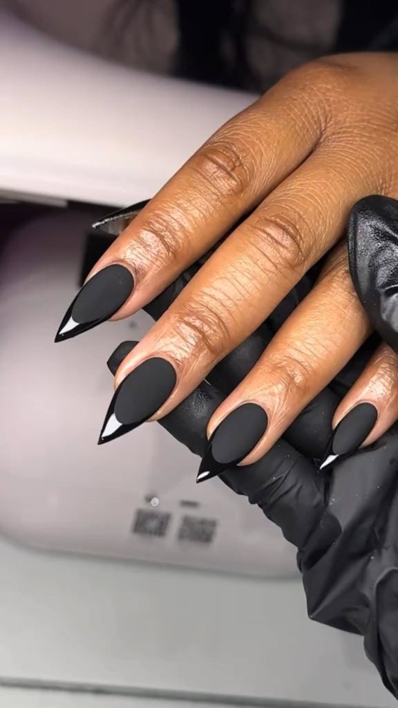 All black glossy nail inspo